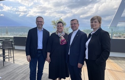 Festredner Prof. Ralf Lutz, KA-Generalsekretärin Anna Hollwöger, Weihbischof Johannes Freitag und IFP-Leiterin Christiane Sprung-Zarfl bei der 50er-Feier des IFP in Graz.